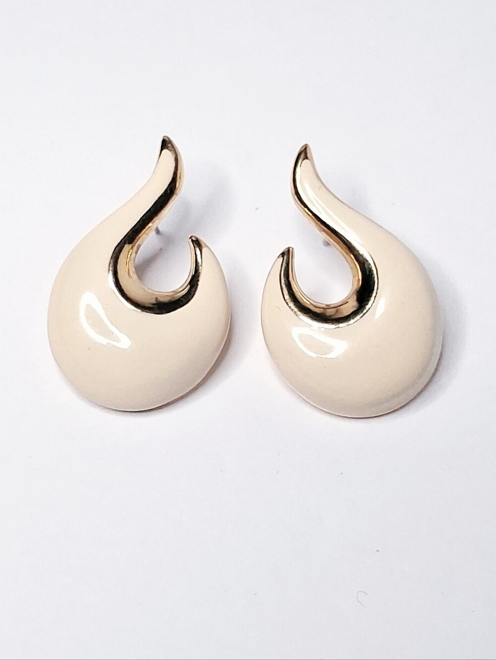 Napier | Vintage | Cream and Gold Swoop | Post-back | Earrings